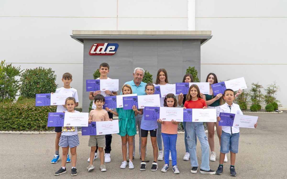 IDE: IDE Electric entregan los premios a los ganadores del programa de Becas Alfonso Montañés.