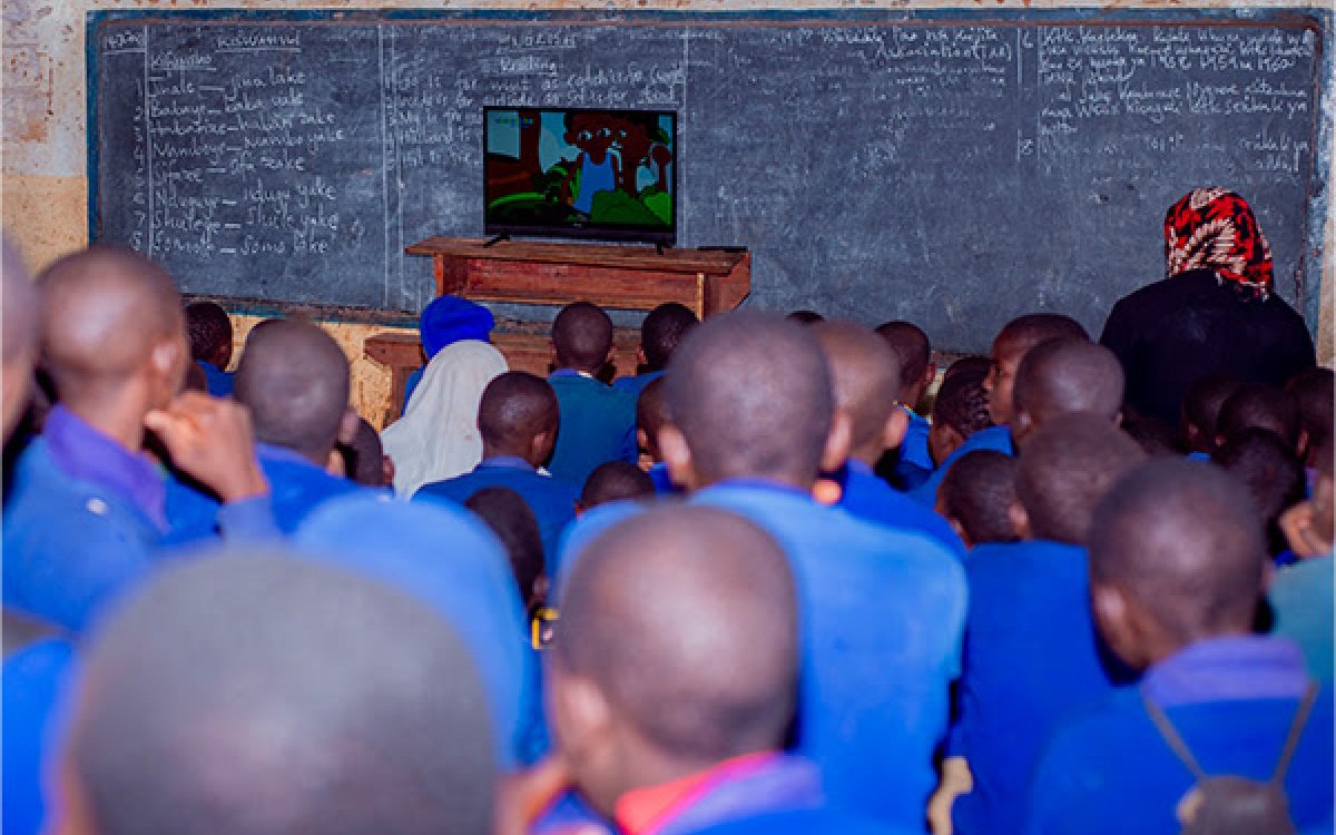 PRYSMIAN GROUP: Hace entrega de 250 lámparas solares a las escuelas de primaria de la región de Arusha en Tanzania 