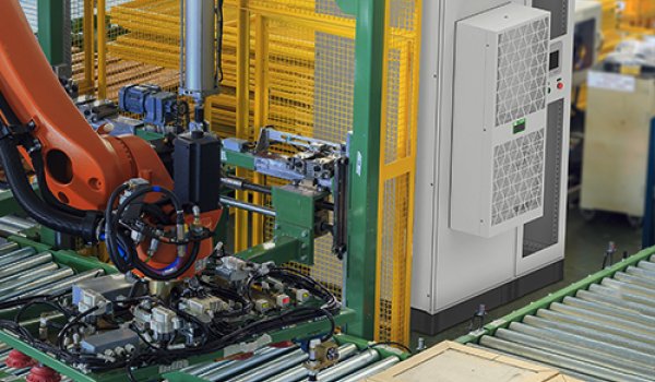 SCHNEIDER ELECTRIC: Schneider Electric ofrecerá flexibilidad, robustez y eficiencia con la nueva generación de armarios modulares de acero descarbonizado, PanelSeT SFN