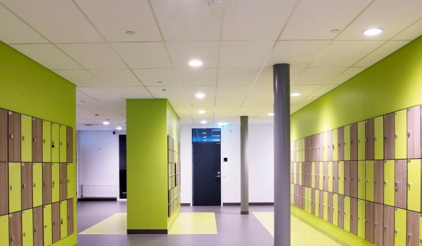Control automático de ABB: La iluminación inteligente ahorra energía en la escuela más inteligente de Suecia