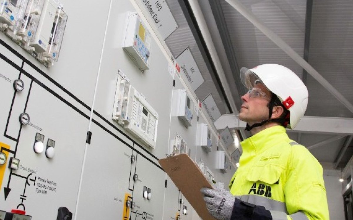 ABB y UK Power Networks cambian a un futuro sostenible con las primeras celdas, de doble barra de 36 kV AirPlus™, del mundo