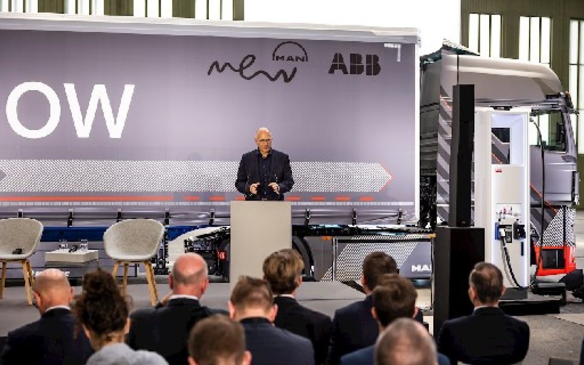 MAN y ABB E-mobility se preparan para la próxima fase de la electromovilidad en el transporte de larga distancia