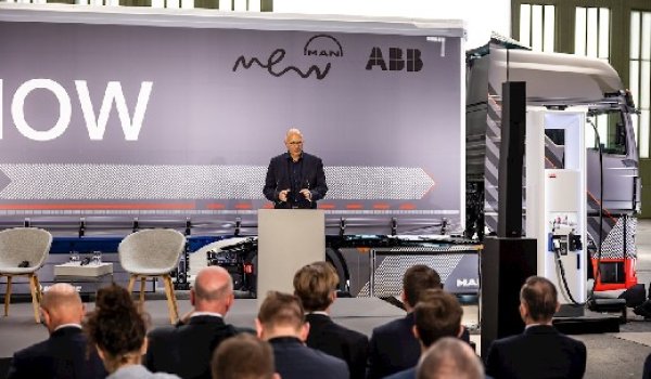 MAN y ABB E-mobility se preparan para la próxima fase de la electromovilidad en el transporte de larga distancia