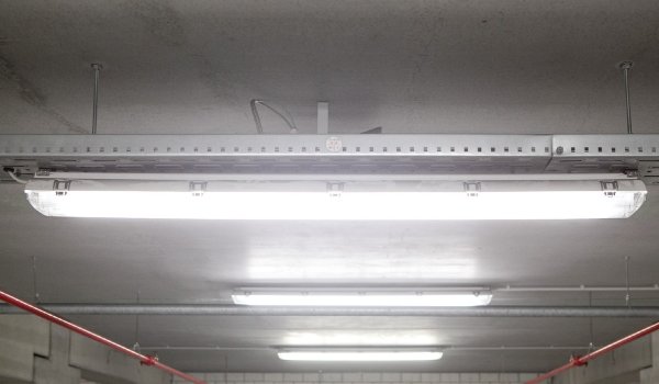 Consejos LEDVANCE para la iluminación eficiente, segura y sostenible de  aparcamientos y garajes 