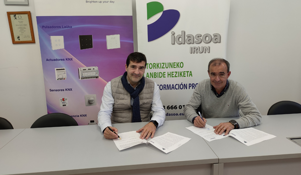  Dinuy firma un acuerdo de colaboración con el Centro de formación  profesional del Bidasoa